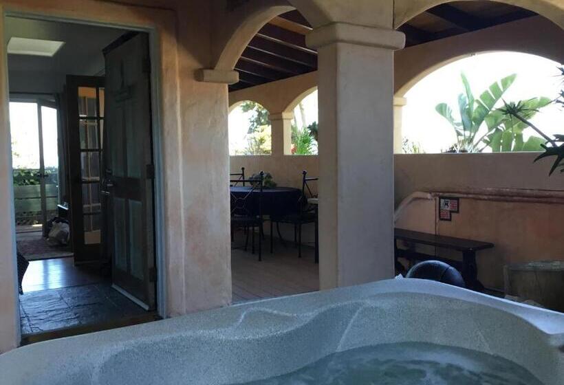 غرفة بريميوم مطلّة علي البحر, Les Artistes Inn