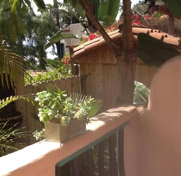 חדר סטנדרט עם מרפסת, Les Artistes Inn