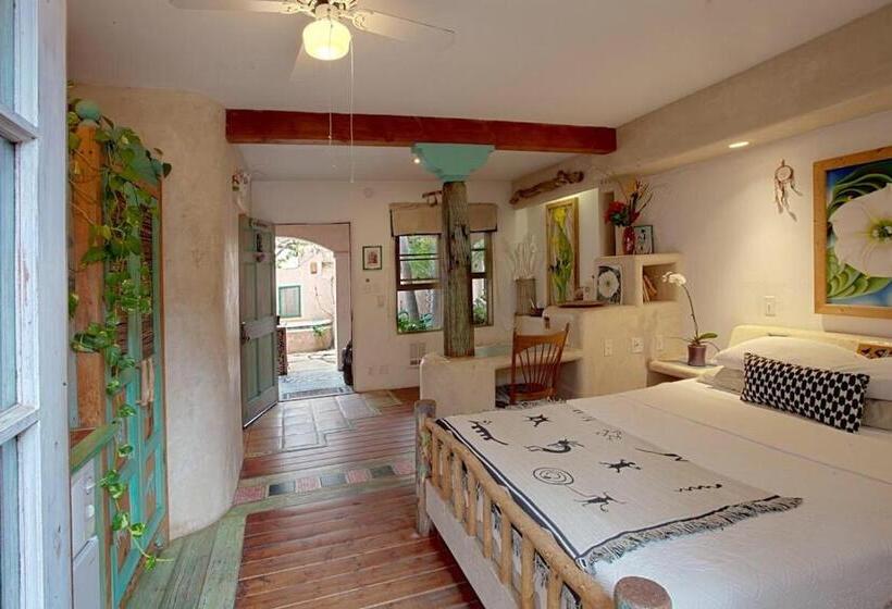 غرفة قياسية مزوَّدة بشُرفة, Les Artistes Inn