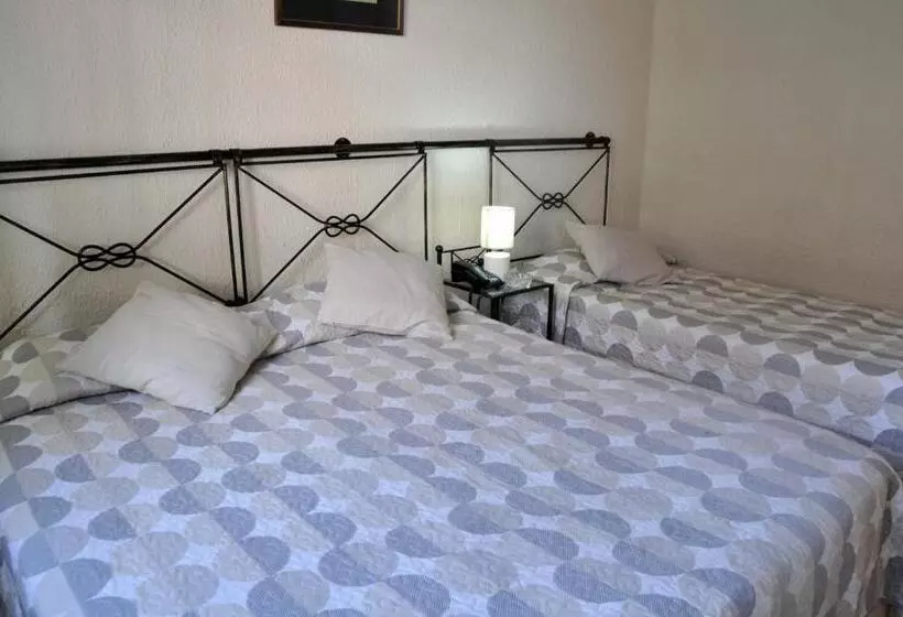 اتاق سوپریور سه تخته, Marbella