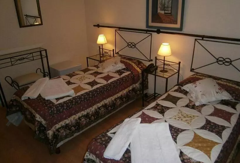 اتاق خانوادگی, Marbella
