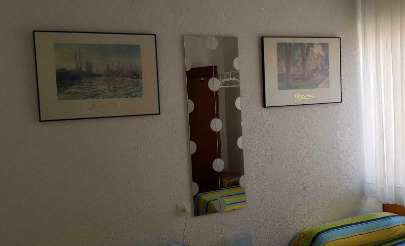 غرفة قياسية, Pension Salamanca