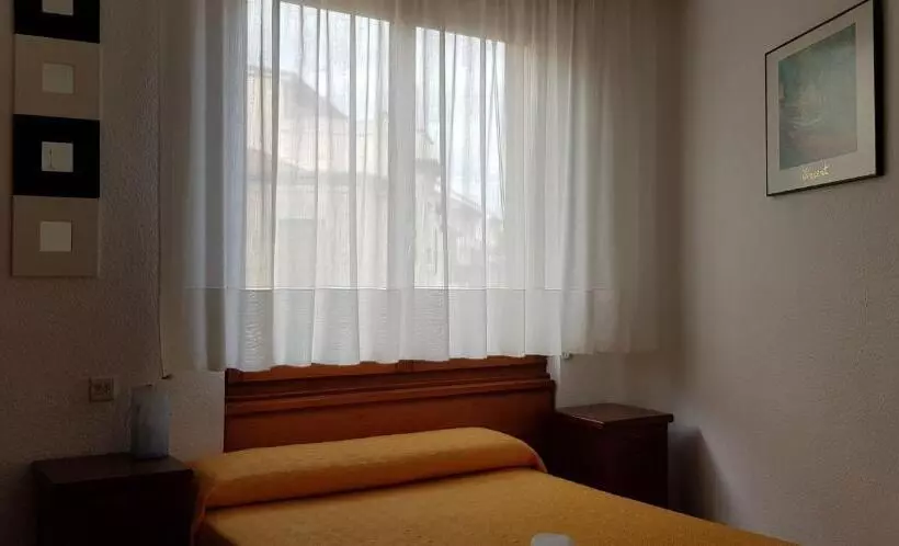 اتاق استاندارد یک نفره, Pension Salamanca
