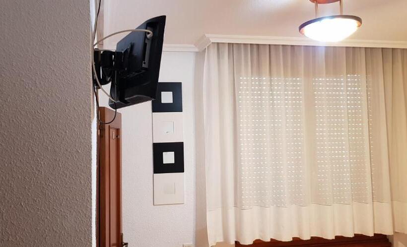 اتاق استاندارد یک نفره, Pension Salamanca