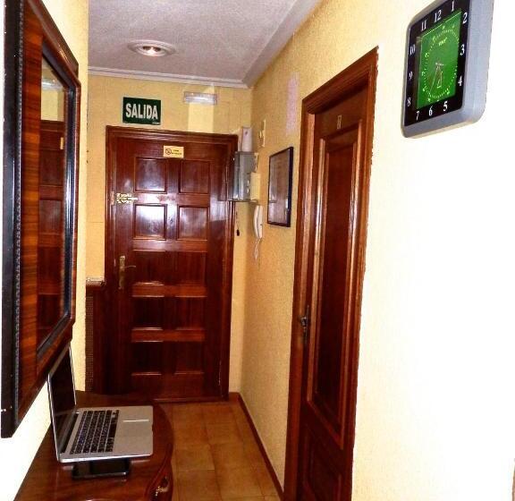 غرفة قياسية فردية حمام مشترك, Pension Salamanca