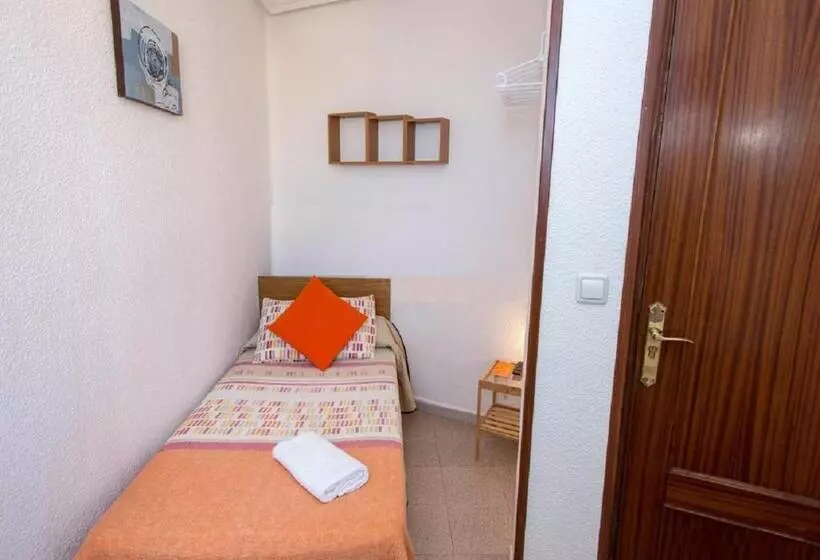 اتاق استاندارد یک تخته با سرویس بهداشتی مشترک, Pension Salamanca