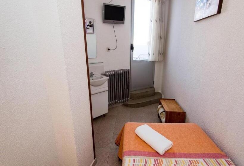 غرفة قياسية فردية حمام مشترك, Pension Salamanca