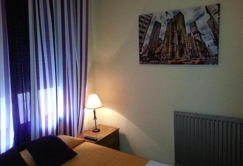 غرفة قياسية فردية حمام مشترك, Pension Salamanca