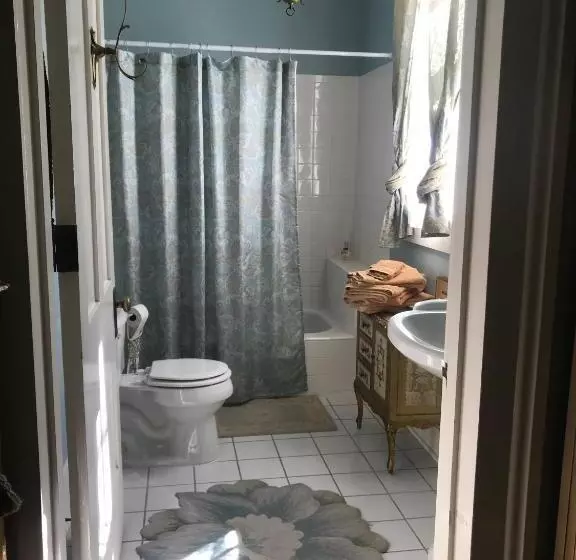 クイーンサイズベッドのスイートルーム, Shadowlawn Bed And Breakfast