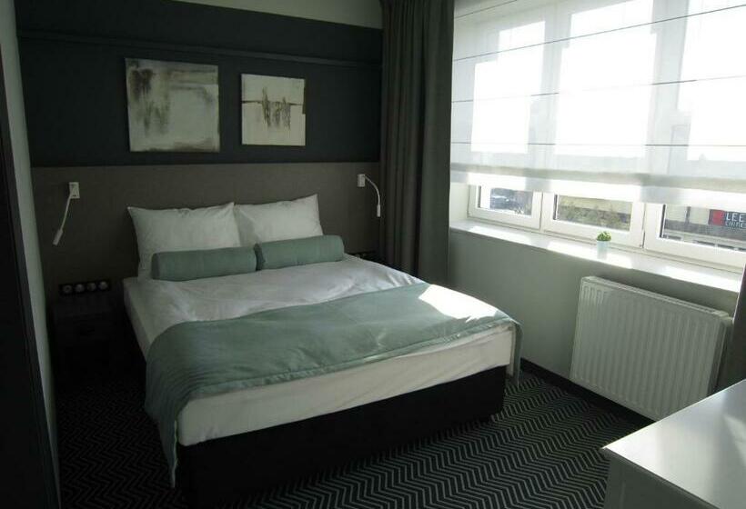 اتاق لوکس, So Stay