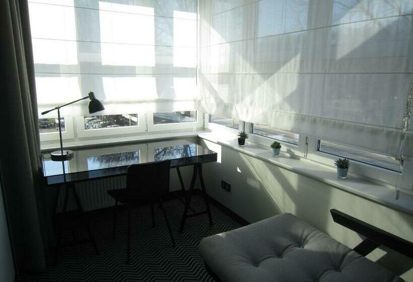 اتاق لوکس, So Stay