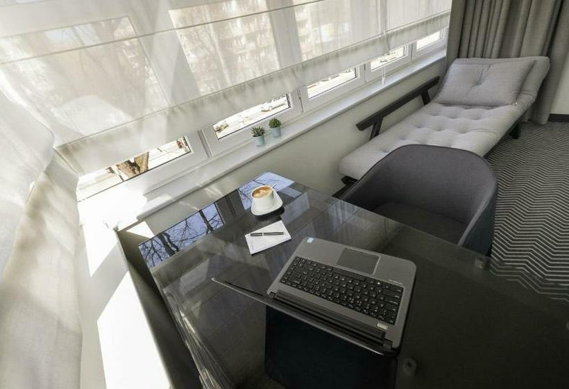 اتاق لوکس, So Stay