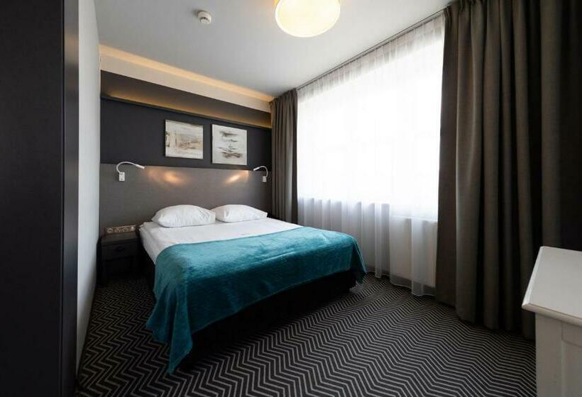 اتاق لوکس, So Stay