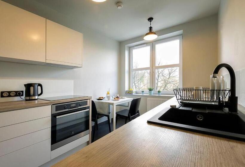 استودیوی استاندارد, So Stay