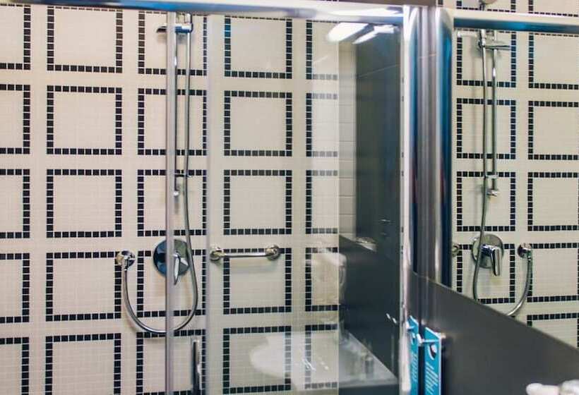 اتاق لوکس, So Stay