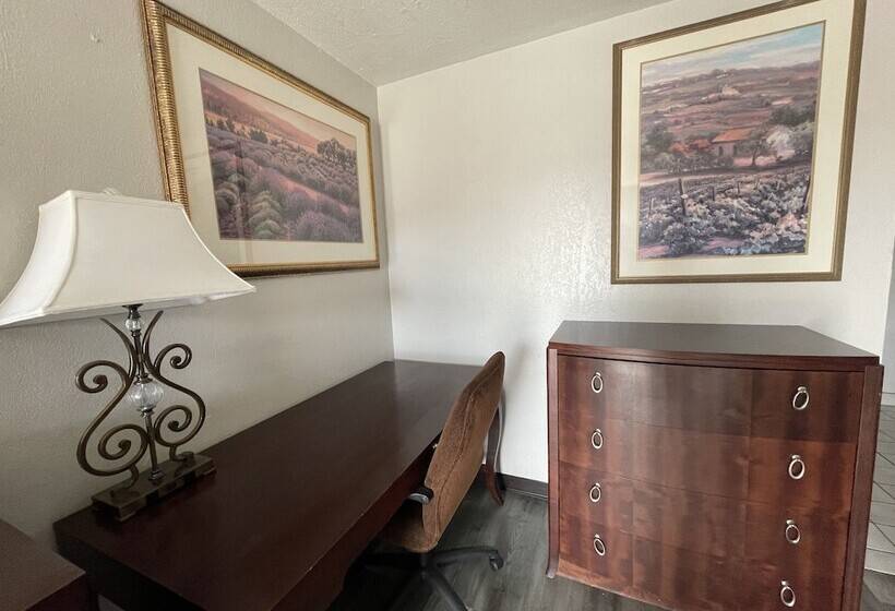 غرفة ديلوكس, Travelodge By Wyndham Farmington Hwy 64