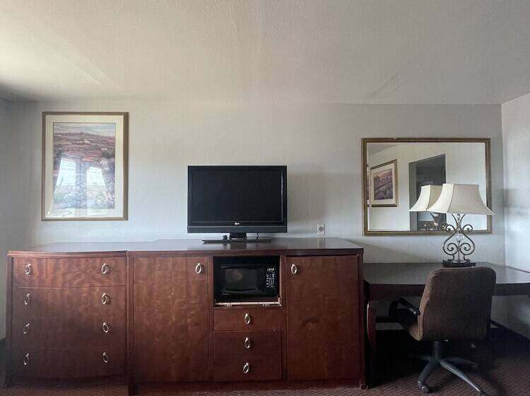 غرفة ديلوكس, Travelodge By Wyndham Farmington Hwy 64