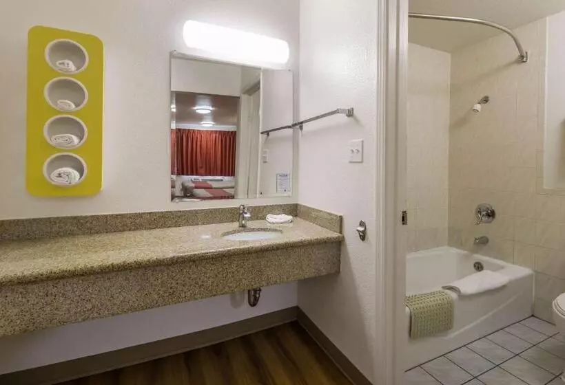 キングサイズベッドのデラックスルーム, Motel 6 Concord, Ca