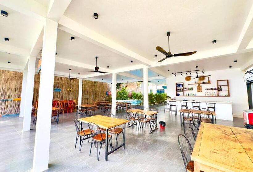 Habitación Estándar con Balcón, Kampot River Bungalows