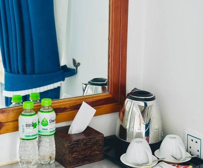 Habitación Estándar con Balcón, Kampot River Bungalows