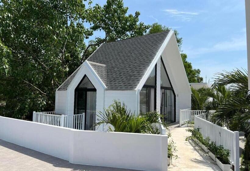Habitación Estándar con Balcón, Kampot River Bungalows
