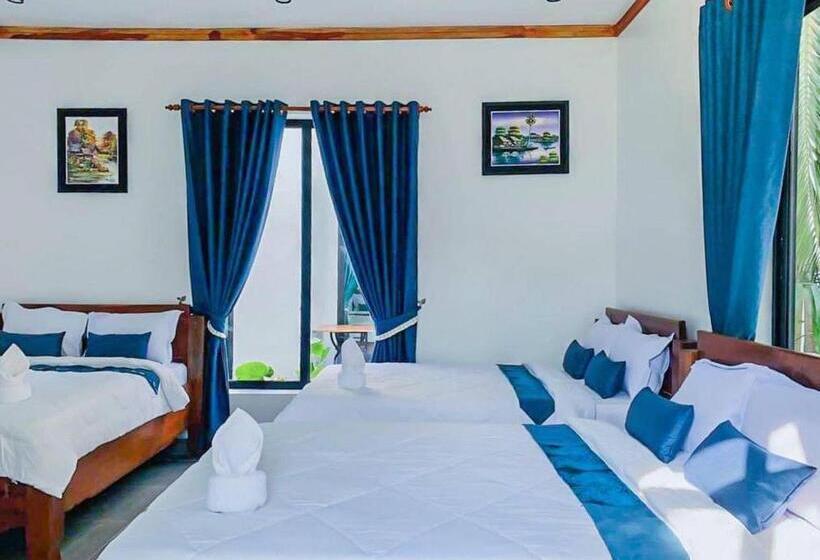 Habitación Triple Estándar con Balcón, Kampot River Bungalows