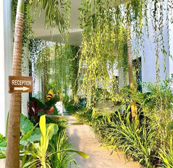 Habitación Triple Estándar con Balcón, Kampot River Bungalows