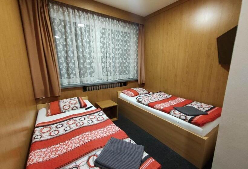 标准间, Zimní Stadion Slaný