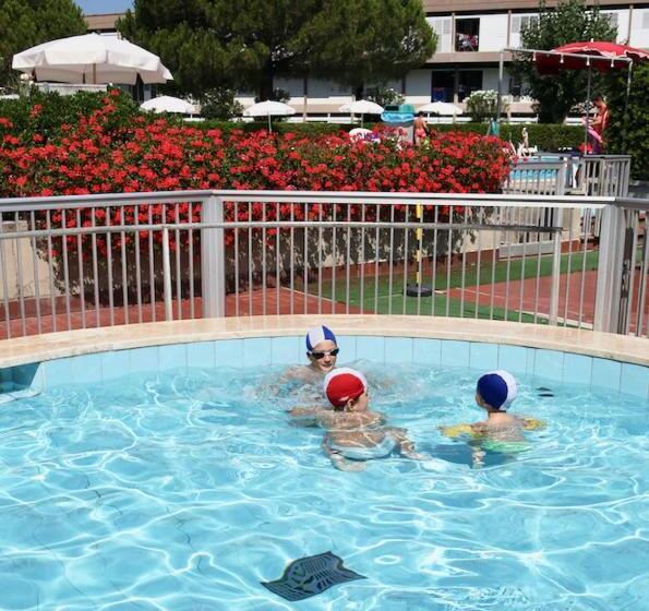 דירת חדר, Isa Apartment 4 Beds With Private Outdoor Space In Residence With Swimming Pool In Marina Di Bibbona