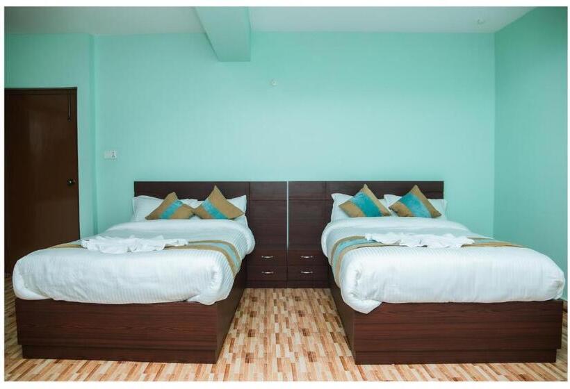 اتاق لوکس با بالکن, Yaksa Hotel Pvt. Ltd