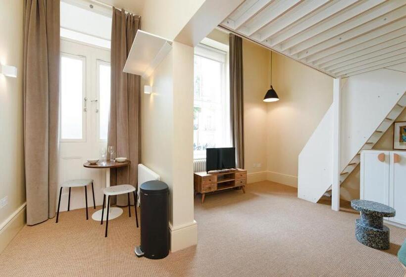 豪华工作室, Vernon House