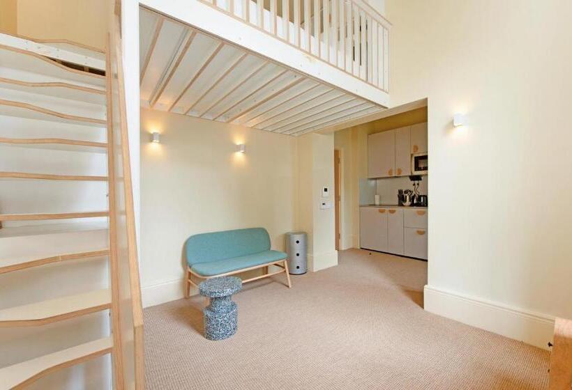 豪华工作室, Vernon House