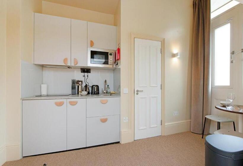 豪华工作室, Vernon House