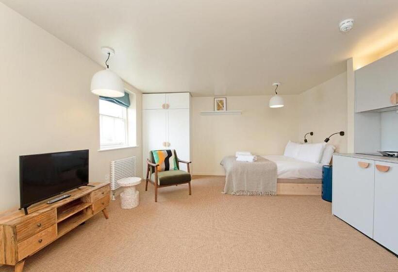 带大床的标准工作室, Vernon House