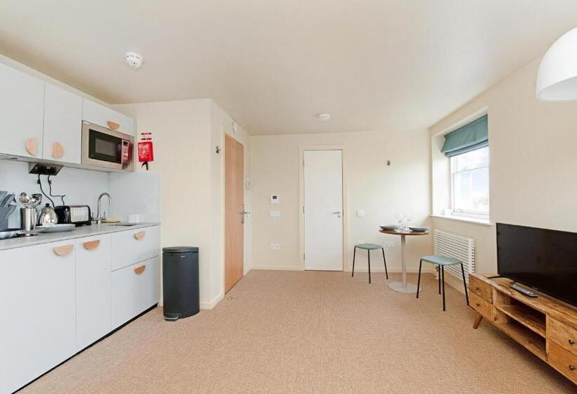 带大床的标准工作室, Vernon House