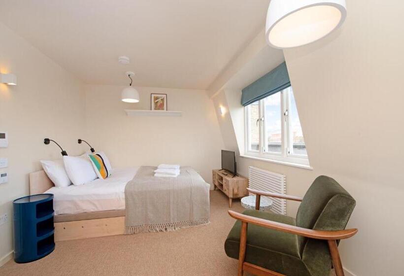 带大床的标准工作室, Vernon House