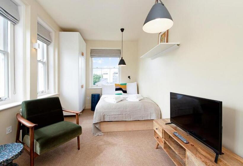 带大床的标准工作室, Vernon House