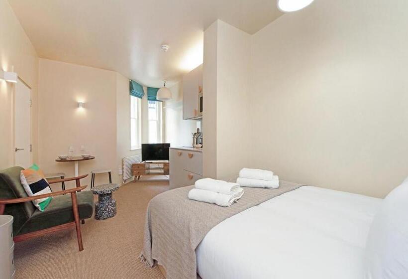 高级工作室, Vernon House