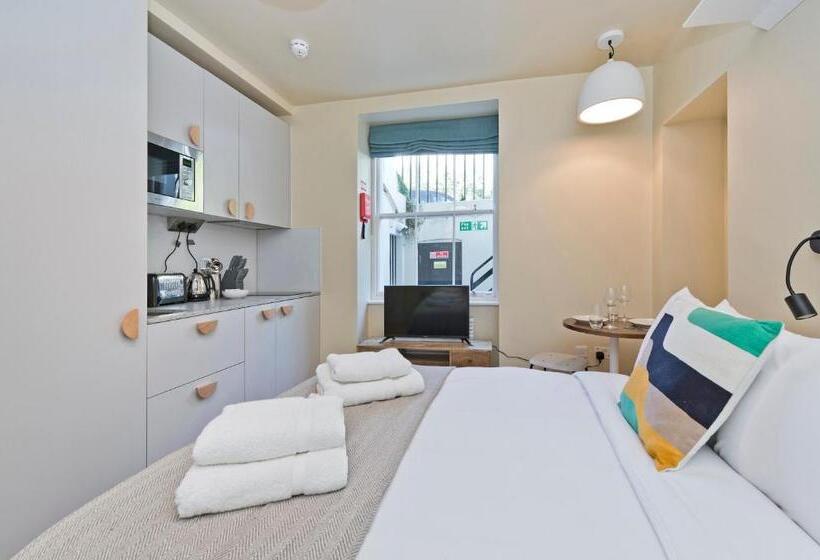 高级工作室, Vernon House