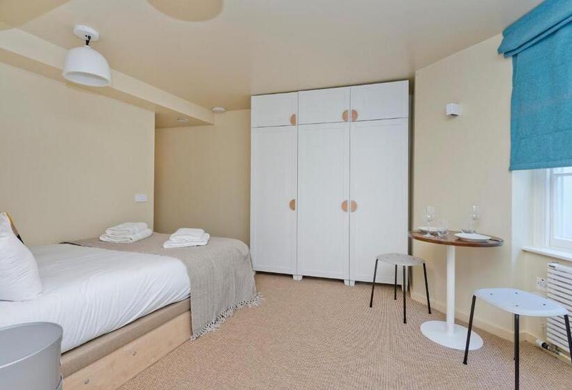 高级工作室, Vernon House