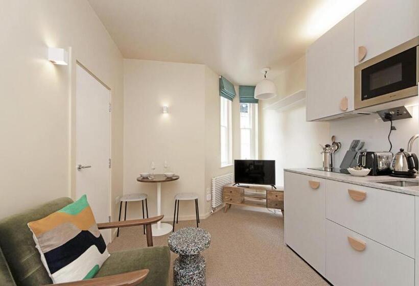 高级工作室, Vernon House