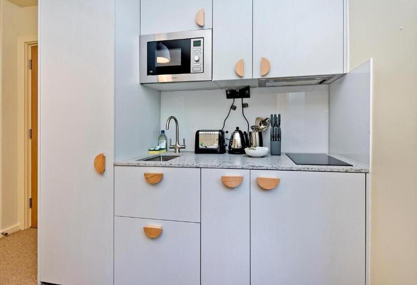 高级工作室, Vernon House