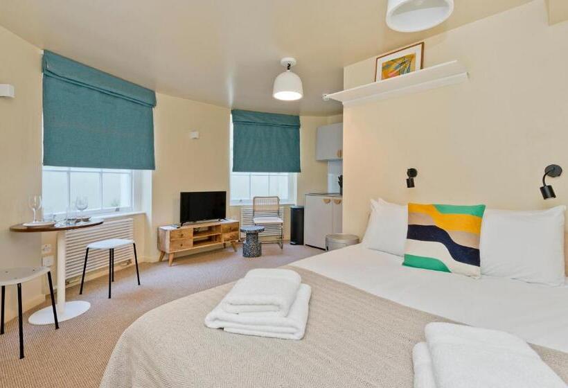 高级工作室, Vernon House