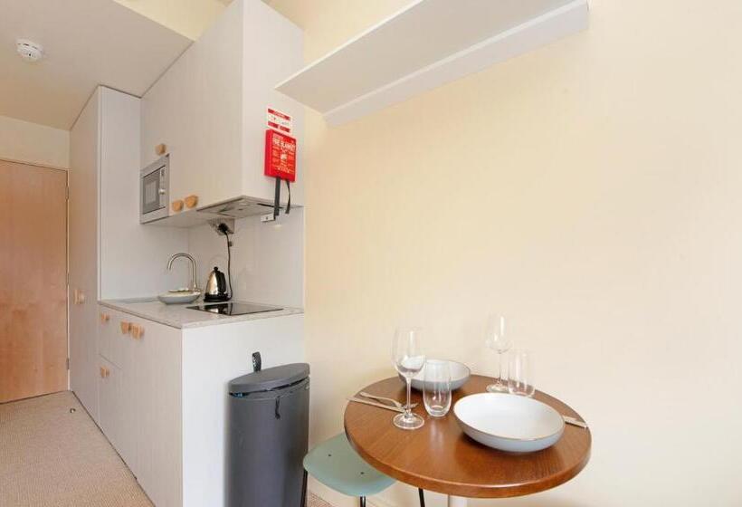 标准工作室, Vernon House