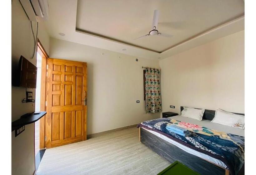 标准间, Srinivasan Villa