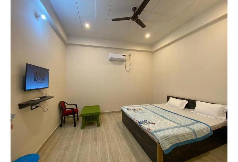 标准间, Srinivasan Villa