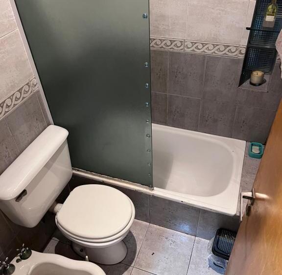 اتاق استاندارد, Hostel California