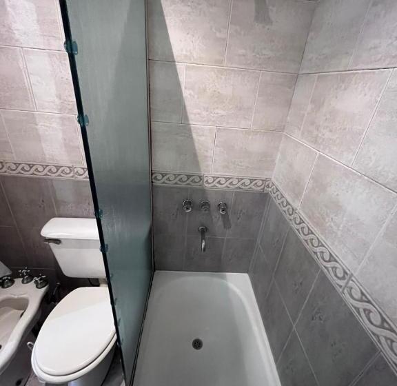 اتاق استاندارد, Hostel California