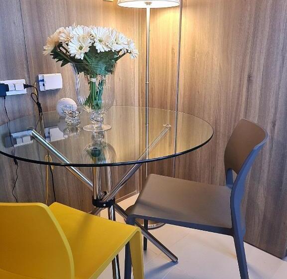سوئیت با بالکن, Cozy Penthouse 2br Suite W Balcony Amazing Manila Bay View And City Skyline Near Moa