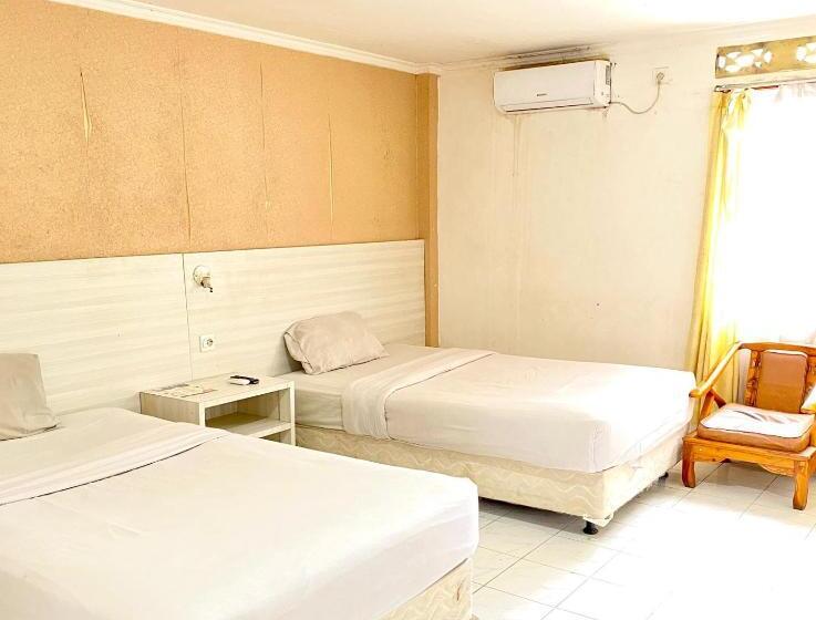 高级大房间, Hemra